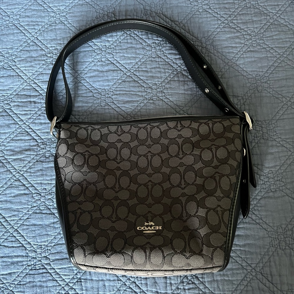 Like new Coach classic black shoulder bag. Purse. Handbag.